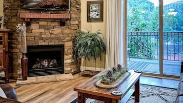 Smart TV, fireplace