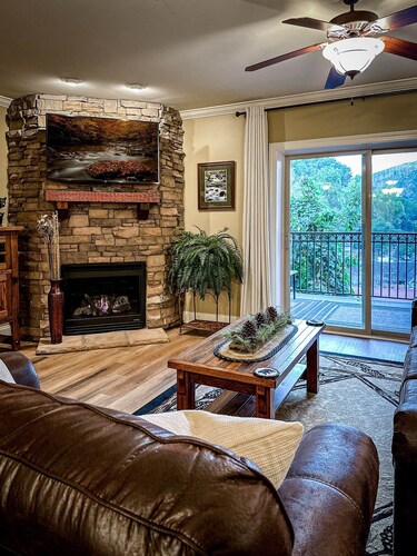 Summit Manor Condo - Steps from Gatlinburg Strip!