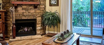 Summit Manor Condo - Steps from Gatlinburg Strip!
