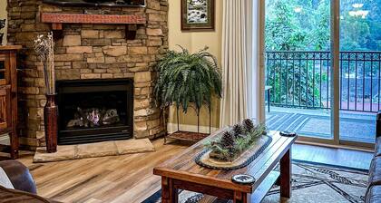 Summit Manor Condo - Steps from Gatlinburg Strip!