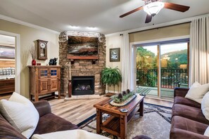 Smart TV, fireplace