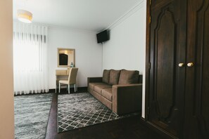 ファミリー ルーム シングルベッド 2 台 禁煙 プールビュー | 高級寝具、低反発ベッド、客室ごとに異なる装飾、客室ごとに異なるインテリア