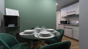 Huoneisto (2 Bedrooms) | Ruokasali