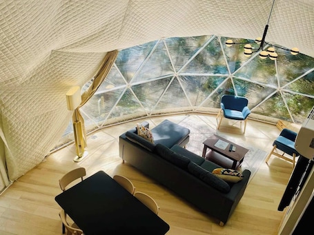 Smart TV. Moonshine Hollow Dome by Rafting