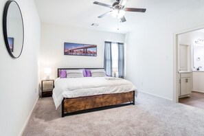 4 chambres, fer et planche à repasser, lit de bébé portatif