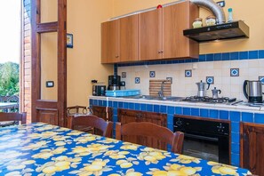 Ferienhaus | Eigene Küche | Kühlschrank, Mikrowelle, Ofen, Herdplatte