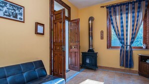 Cottage | Interior - Cottage - Sleeps 4 - Parking - Garden (Noto)