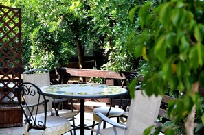 Cottage | Tempat makan luar