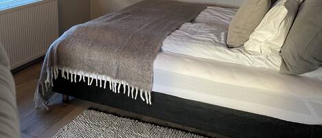 5 makuuhuonetta, Wi-Fi, vuodevaatteet