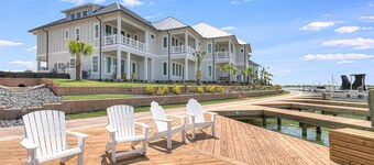 Waterfront villa with dock, 2 tandem kayaks, bay views, pool & hammocks