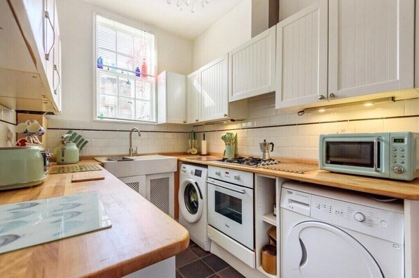 Fridge, microwave, oven, stovetop