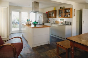 Fridge, microwave, oven, stovetop - TCN · The Crow's Nest, Pittenweem - Your Seaside Retreat (Pittenweem, Fife,)