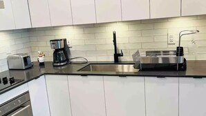Coffee/tea maker, fridge, microwave, oven