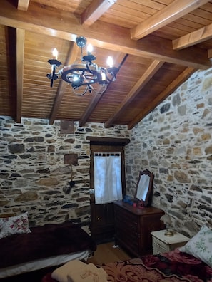 House | 1 bedroom, iron/ironing board, free WiFi, bed sheets