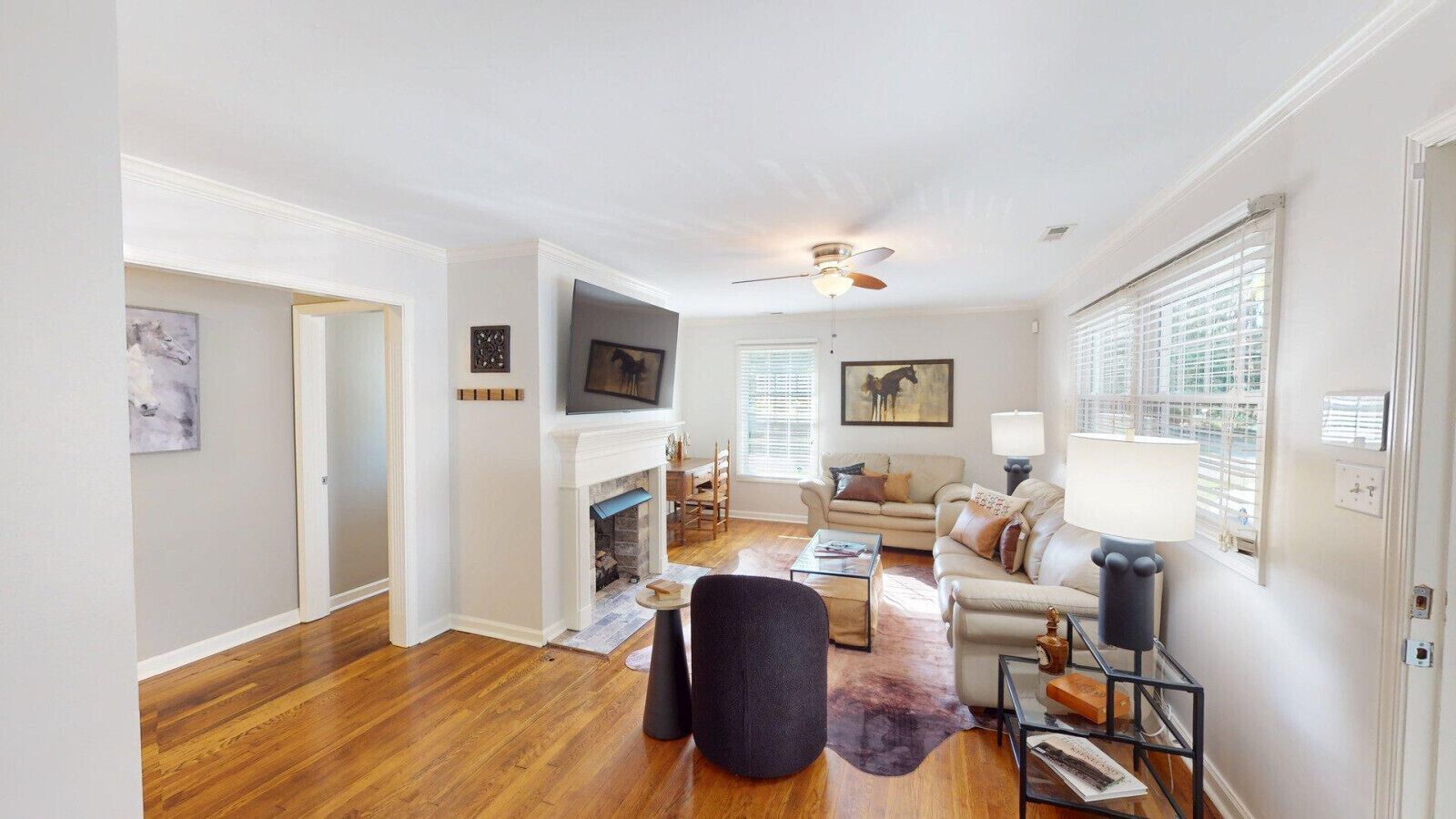 Smart TV, fireplace