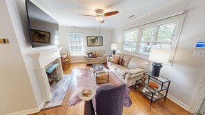 Smart TV, fireplace