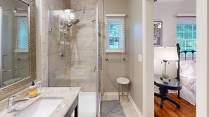 Hårtork och handdukar