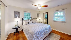 3 bedrooms, desk, iron/ironing board, free WiFi