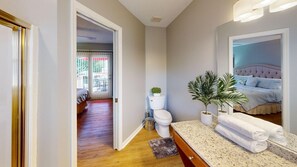 3 عدّة غرف نوم ومكتب ومكواة/لوح كي وواي فاي مجانًا