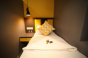 Deluxe Cabin, 1 Single Bed | Desk, laptop workspace, free WiFi - CABINSTAY MAROL- THE HUBZ (Mumbai)