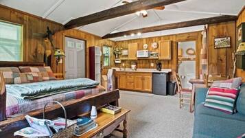 1 bedroom, in-room safe, iron/ironing board, free WiFi