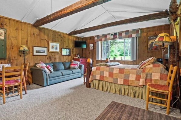 1 bedroom, in-room safe, iron/ironing board, free WiFi