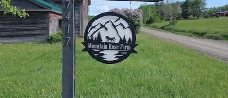 A sign for Mountain Rose Farm with a number 7417.