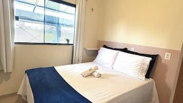 Casa geminada econômica | Roupas de cama premium, cortinas blackout, ferros/tábuas de passar roupa