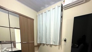 أغطية فراش متميزة وستائر تعتيم ومكواة/لوح كي وواي فاي مجانًا