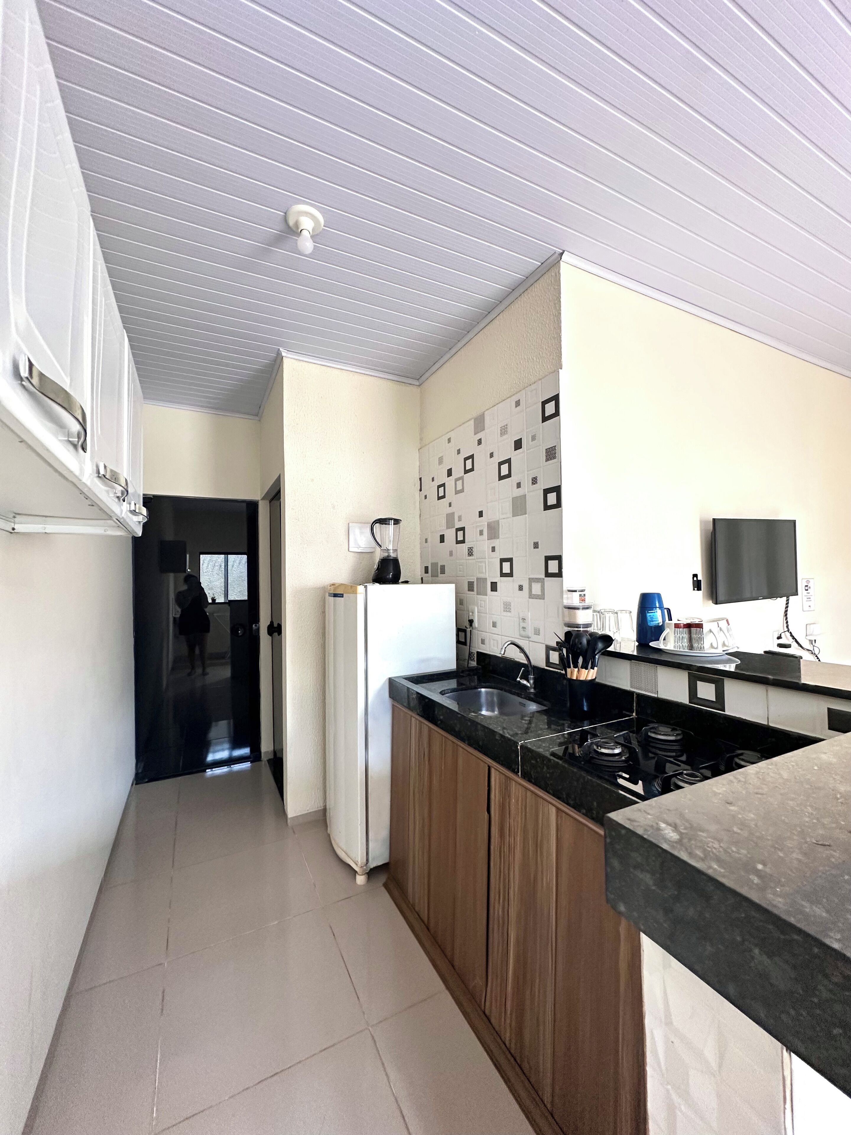 Casa geminada econômica | Cozinha privada | Geladeira, micro-ondas, fogão, torradeira