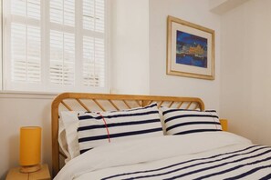 1 habitación, escritorio, tabla de planchar con plancha y wifi gratis 