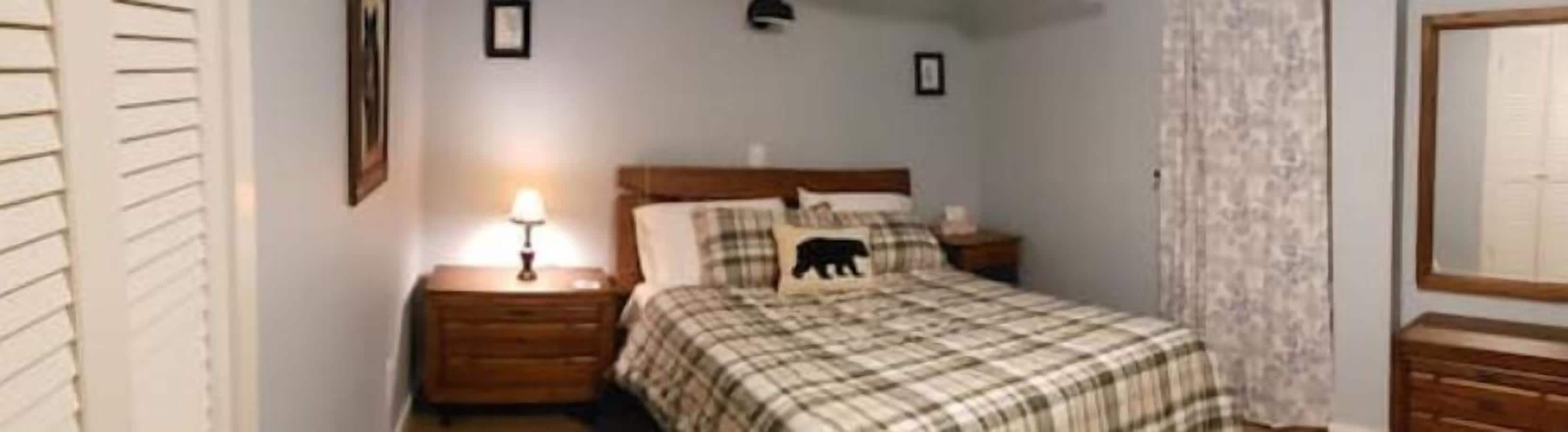 2 bedrooms, iron/ironing board, travel crib, free WiFi