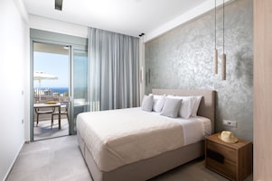 Duplex | Pillowtop beds, desk, laptop workspace, soundproofing