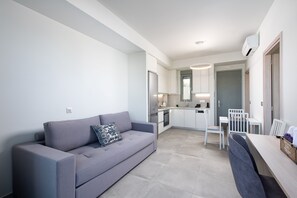 Senior Suite | Pillow-top beds, desk, laptop workspace, soundproofing - Heliades Residence (Chania)