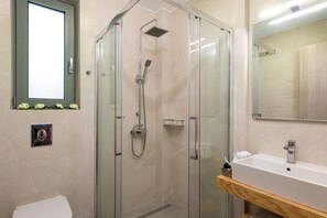 Duplex | Bathroom | Shower, rainfall showerhead, hair dryer, towels - Heliades Residence (Chania)