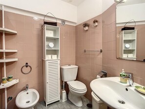 Bathroom - Refugio Madeirense by Atlantic Holiday (Funchal)