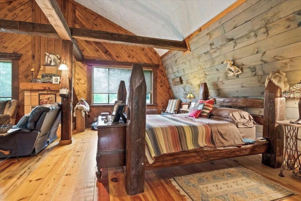 1 habitación, caja de seguridad en la habitación y escritorio 