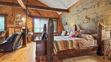 1 habitación, caja de seguridad en la habitación y escritorio