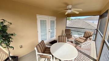Luxury House | Balcony