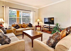 Casa superluxo | Área de estar | TV de tela plana 50 polegadas com canais a cabo