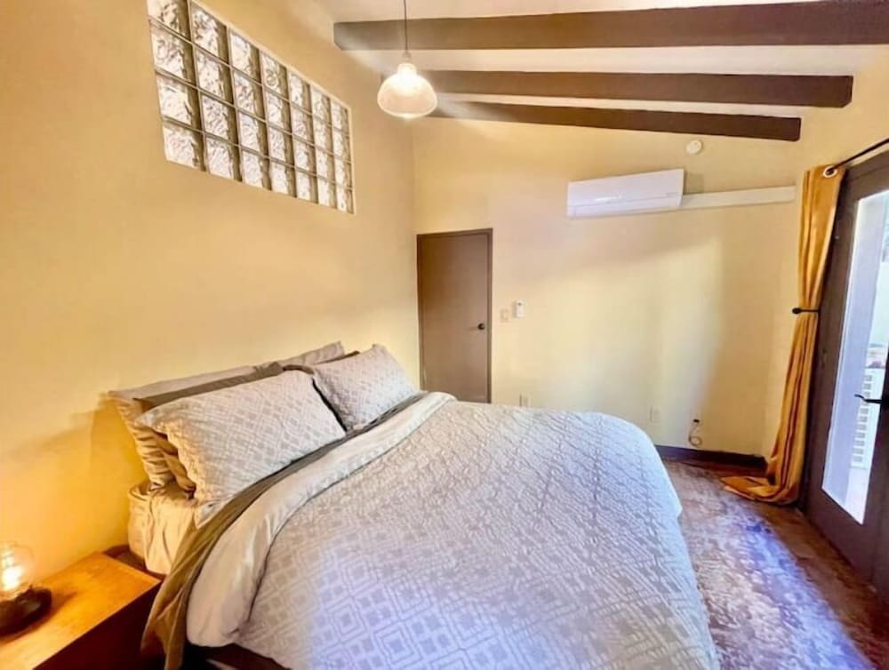 The House on the Cliff Pet Friendly Incredible Views of Joshua Tree