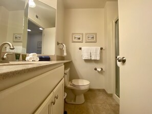 Condo | Bathroom - The Shores Lake View Condo Unit 5638 (Williamsburg)