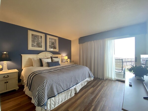 Condo | 1 bedroom, iron/ironing board, free WiFi - The Shores Lake View Condo Unit 5638 (Williamsburg)
