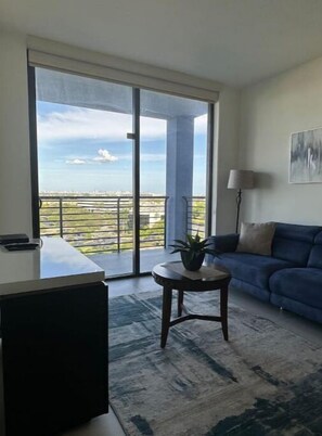 Living area - Spectacular apartment and condo (Doral)