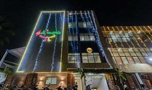 Fachada del alojamiento - Noche