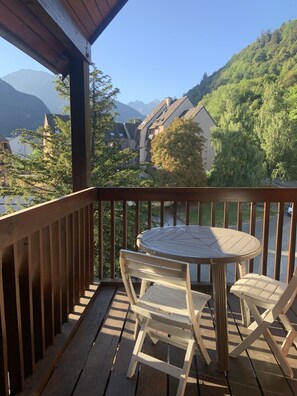 Outdoor dining - Appartement au Calme et au Cœur de Bagnères de Luchon (Bagnères-de-Luchon)