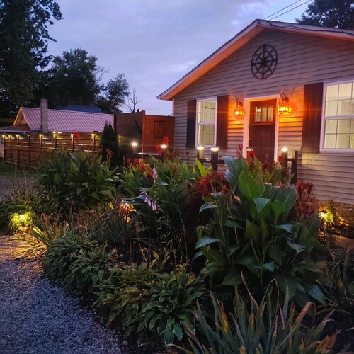Cottage @ Buckeye Lake w/ Huge Private Fenced Yard