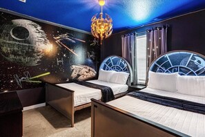 9 bedrooms, travel cot, WiFi, bed sheets