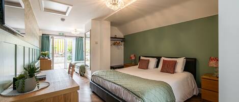 Deluxe Suite, Ensuite, Courtyard View | Premium bedding, pillowtop beds, individually decorated, desk