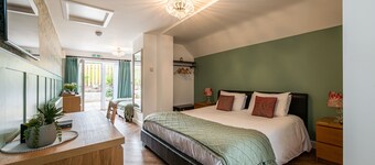 Stonehenge Courtyard